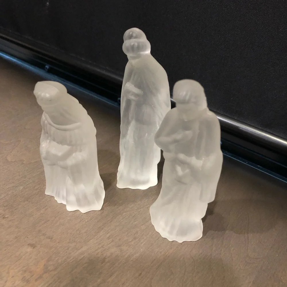 Source Unknown Frosted Glass Nativity Set in Clear White